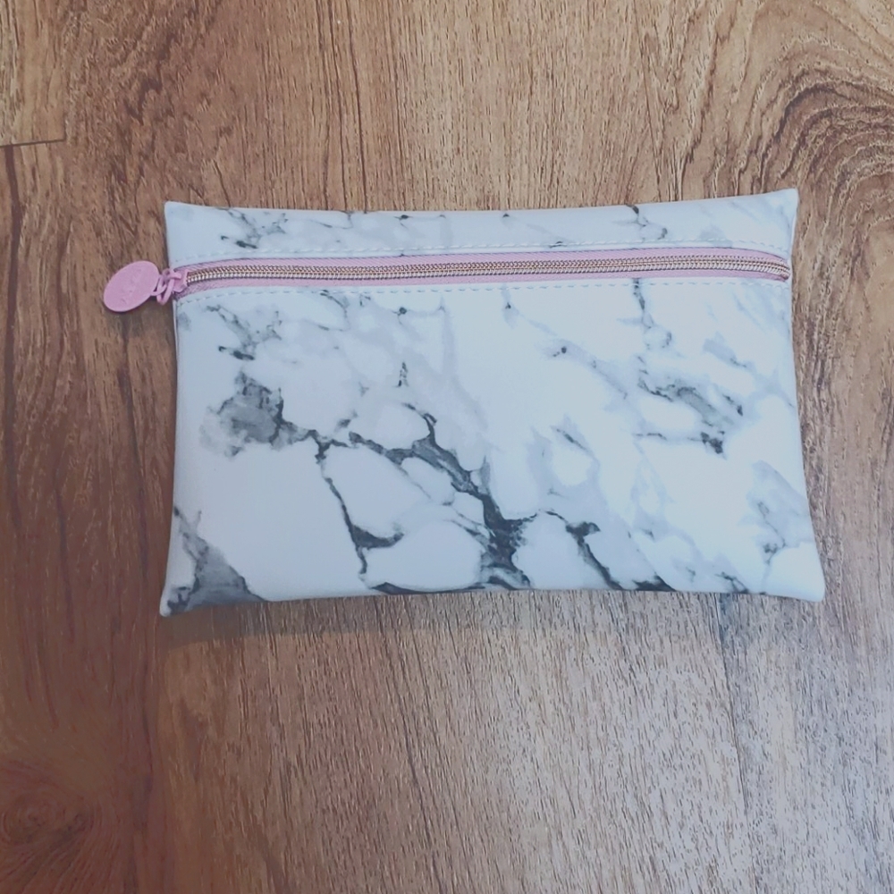 Ipsy make up pouch